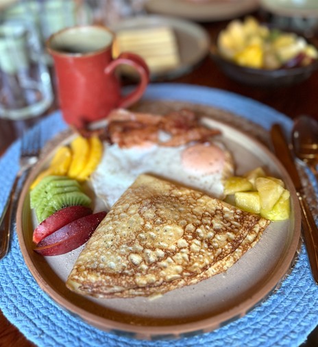 Wake up to made-to-order eggs and fresh pastries